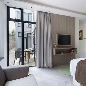 逸东轩住寓 **** 香港